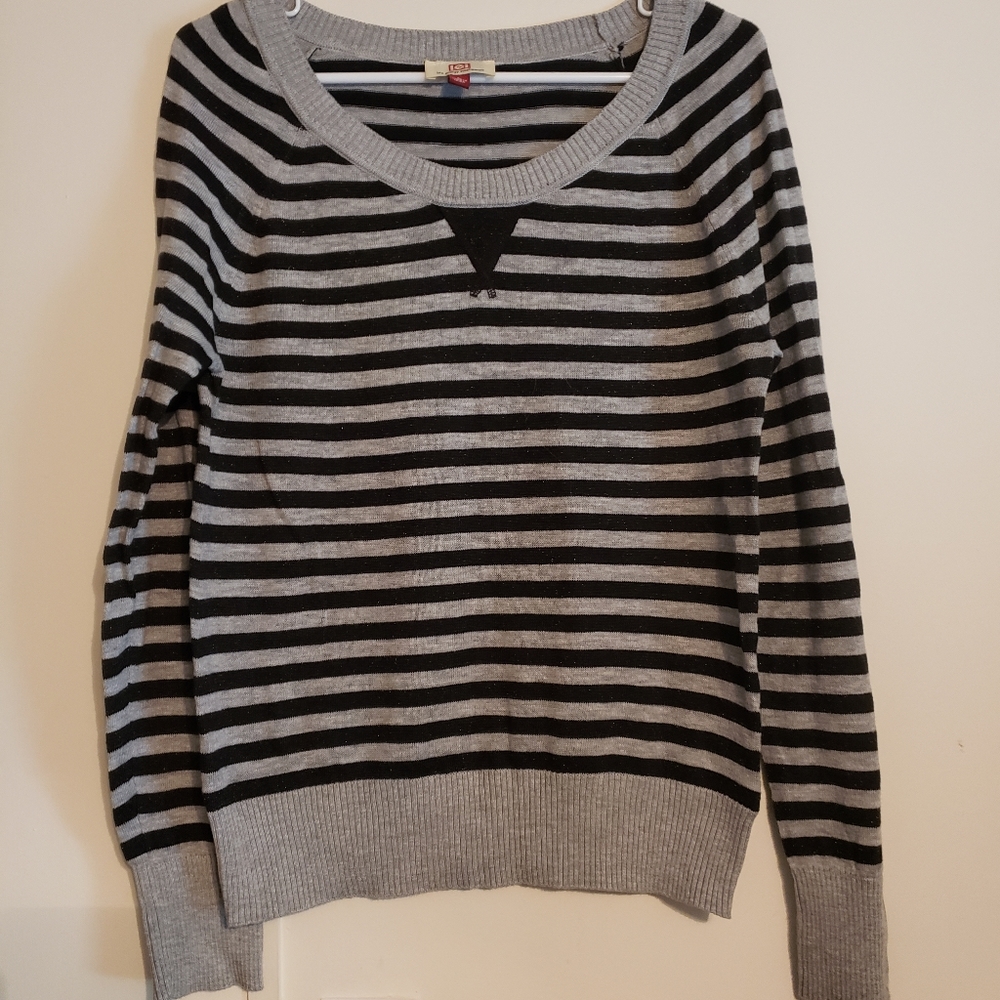 NWOT LEI JUNIOR BLACK/GRAY STRIPPED SWEATER SZ L